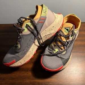 Women’s Nike Pegasus Trail 2GX in Smoke Grey Bucktan
